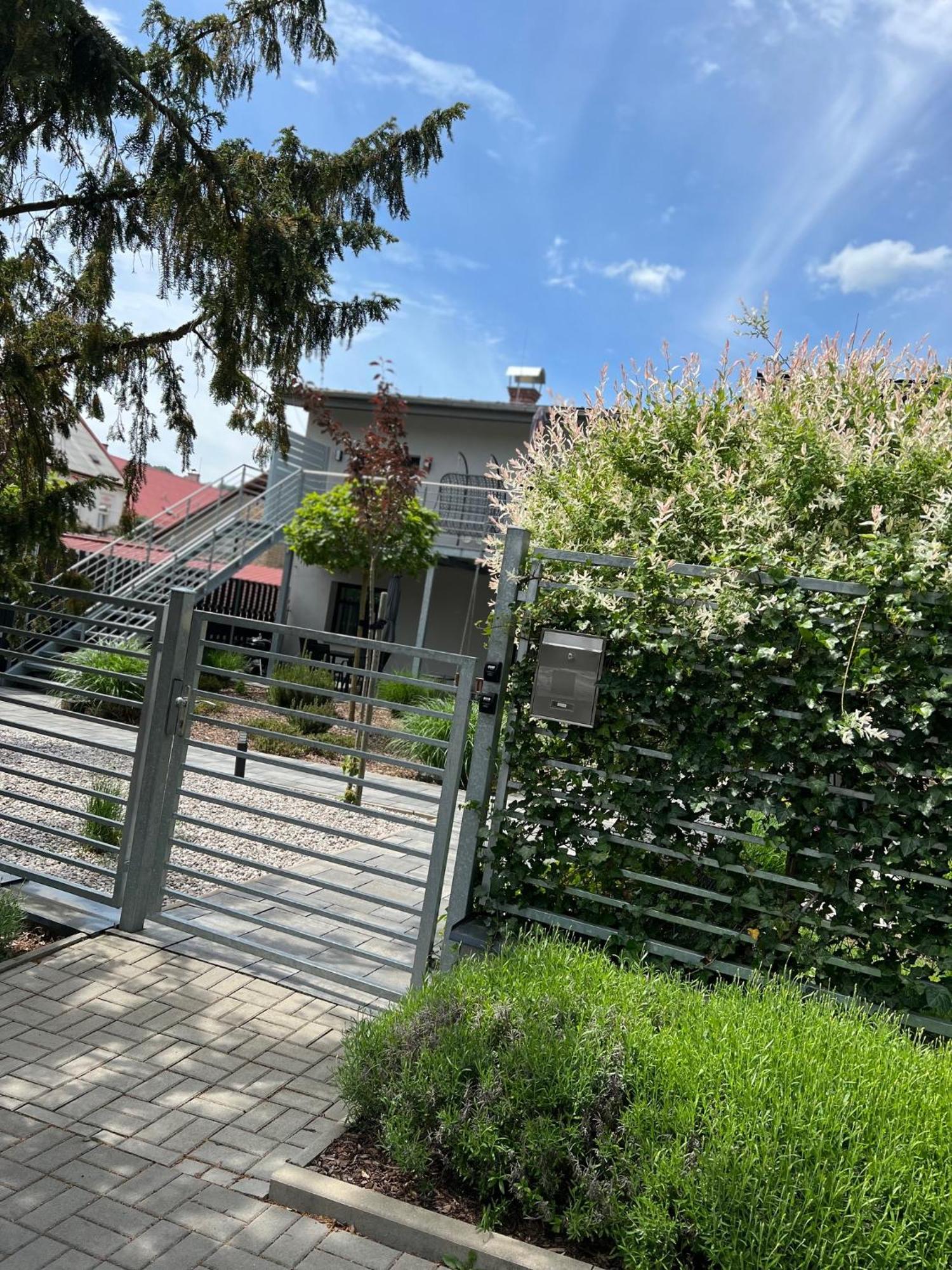 Apartmany Benesov Benesov nad Ploucnici Bagian luar foto